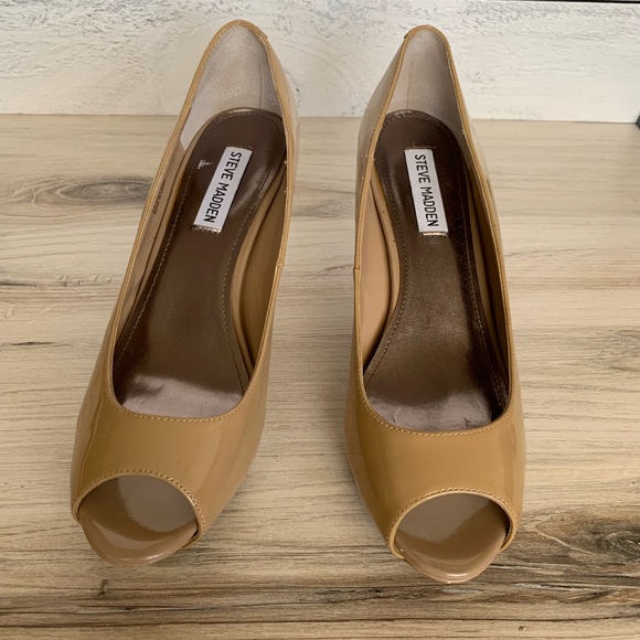 Steve Madden Pyper Nude Patent Peep Toe Pump. - Picture 2 of 7